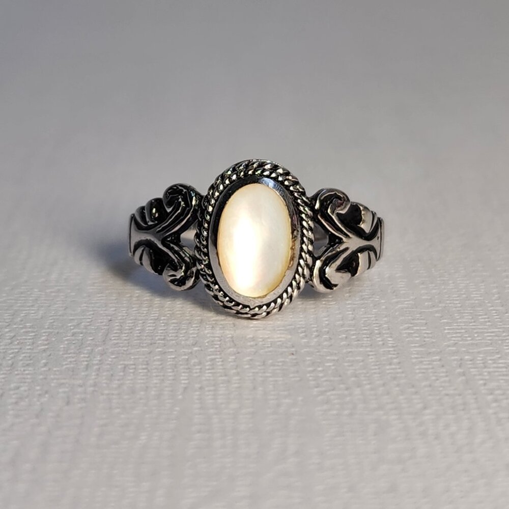 VTG Natural Mother of Pearl Filigree Scroll 925 Ring sz 8
